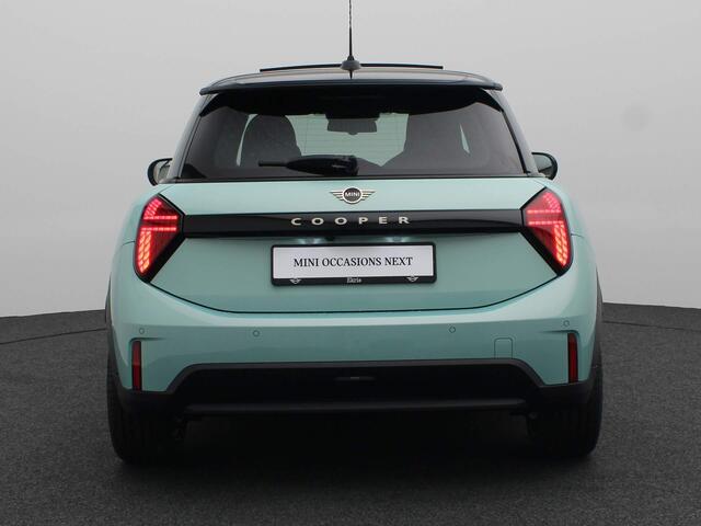Mini COOPER 3-deurs C | Favoured Trim + Pakket L + Panoramadak + Harman Kardon + Driving Assistant