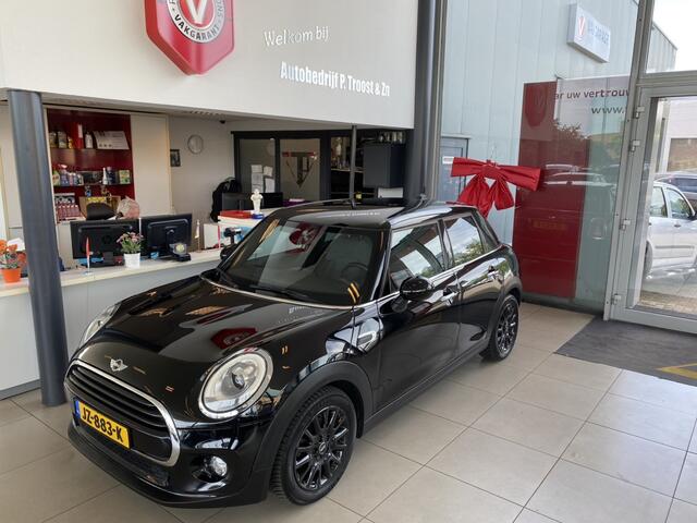 Mini COOPER Mini 1.5 Chili Business,NL Auto,5 Deurs,5 Zits,Navigatie,Climate&Cruisecontrol,Bluetooth met Spraakbediening,Sensoren Achter,Comfortstoelen Halfleder,16 Inch Lmv