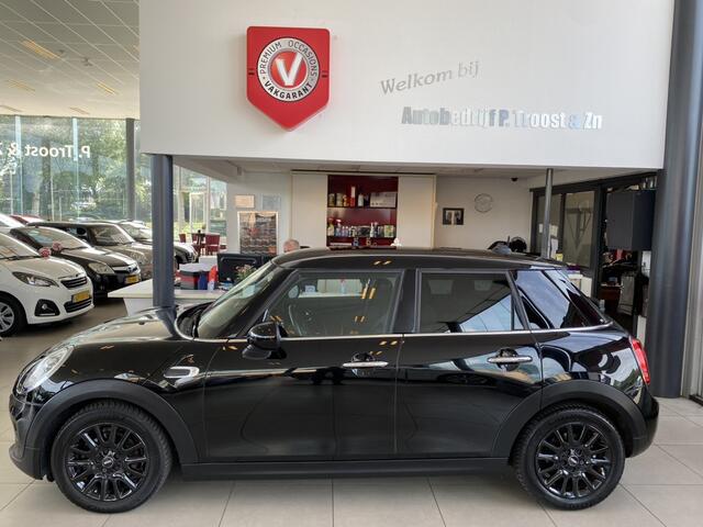 Mini COOPER Mini 1.5 Chili Business,NL Auto,5 Deurs,5 Zits,Navigatie,Climate&Cruisecontrol,Bluetooth met Spraakbediening,Sensoren Achter,Comfortstoelen Halfleder,16 Inch Lmv