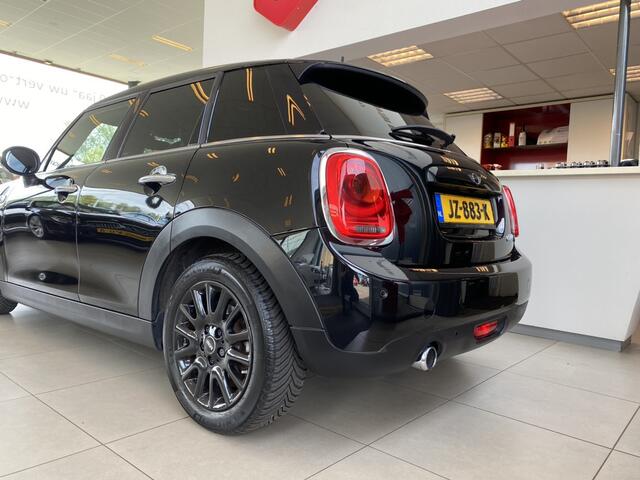Mini COOPER Mini 1.5 Chili Business,NL Auto,5 Deurs,5 Zits,Navigatie,Climate&Cruisecontrol,Bluetooth met Spraakbediening,Sensoren Achter,Comfortstoelen Halfleder,16 Inch Lmv