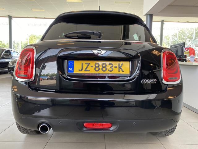 Mini COOPER Mini 1.5 Chili Business,NL Auto,5 Deurs,5 Zits,Navigatie,Climate&Cruisecontrol,Bluetooth met Spraakbediening,Sensoren Achter,Comfortstoelen Halfleder,16 Inch Lmv