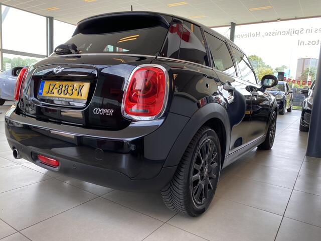 Mini COOPER Mini 1.5 Chili Business,NL Auto,5 Deurs,5 Zits,Navigatie,Climate&Cruisecontrol,Bluetooth met Spraakbediening,Sensoren Achter,Comfortstoelen Halfleder,16 Inch Lmv