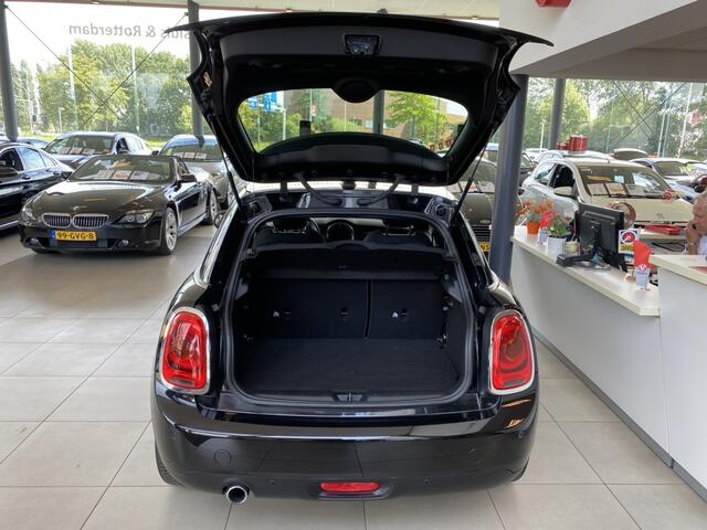 Mini COOPER Mini 1.5 Chili Business,NL Auto,5 Deurs,5 Zits,Navigatie,Climate&Cruisecontrol,Bluetooth met Spraakbediening,Sensoren Achter,Comfortstoelen Halfleder,16 Inch Lmv
