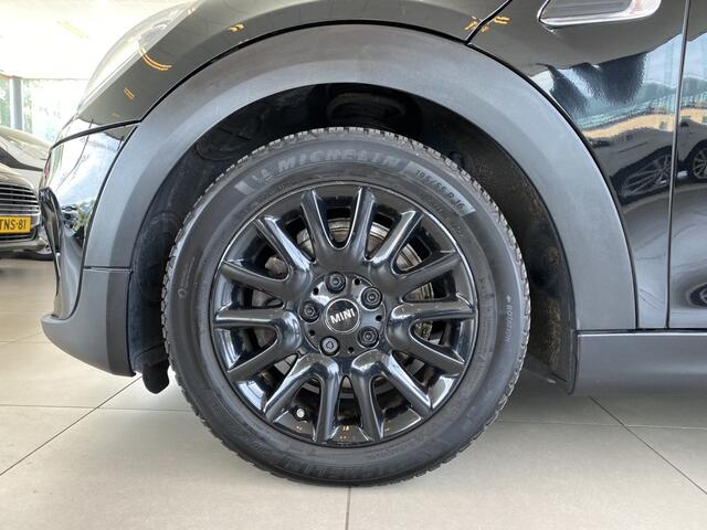 Mini COOPER Mini 1.5 Chili Business,NL Auto,5 Deurs,5 Zits,Navigatie,Climate&Cruisecontrol,Bluetooth met Spraakbediening,Sensoren Achter,Comfortstoelen Halfleder,16 Inch Lmv