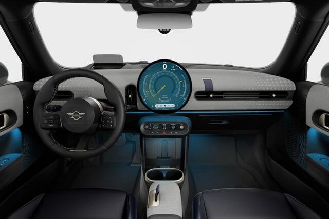 Mini COOPER 1.5 Cooper C Favoured | Pakket M | Dak en spiegelkappen in Jetblack
