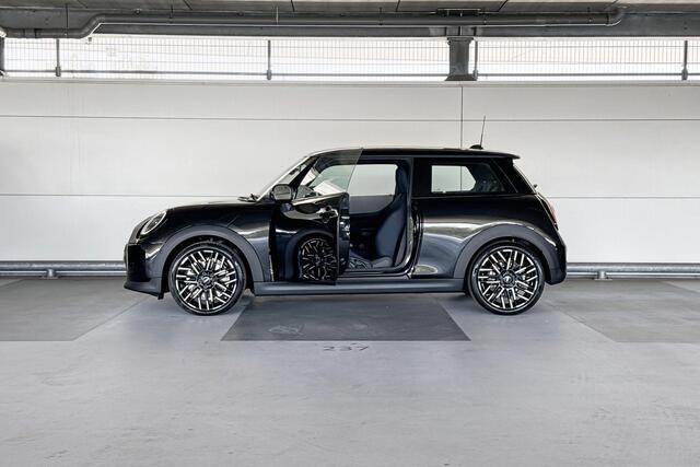 Mini COOPER 3-deurs 1.5 Cooper C Favoured | Pakket S | Dak in carrosseriekleur