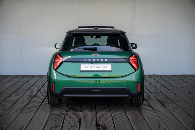 Mini COOPER 3-deurs C Favoured + M pakket