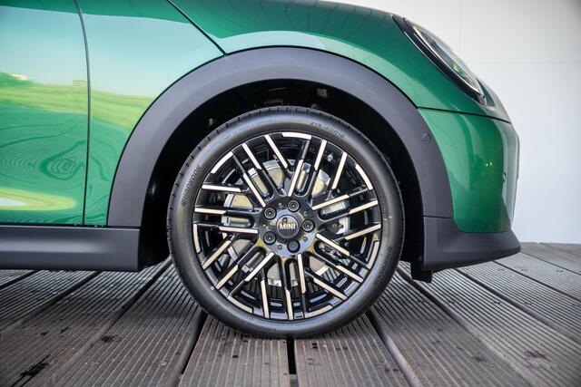 Mini COOPER 3-deurs C Favoured + M pakket