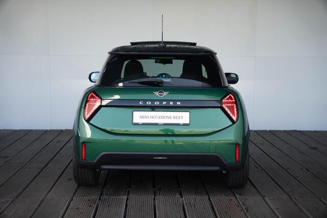 Mini COOPER 3-deurs C Favoured + M pakket