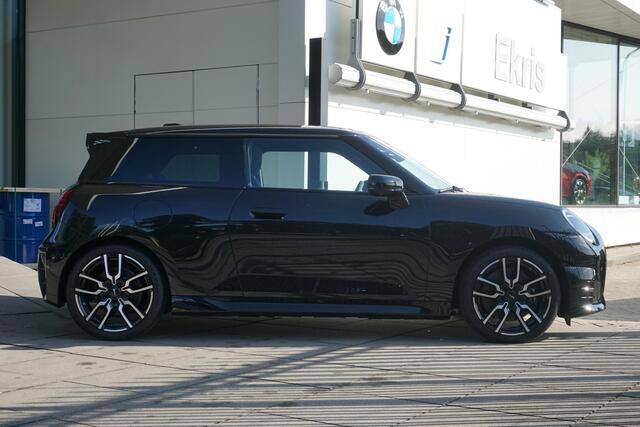 Mini COOPER 3-deurs E John Cooper Works Uitvoering | Pakket XL | 18 inch JCW Lap Spoke 2-tone | Glazen panoramadak | Elektrisch verstelbare stoelen