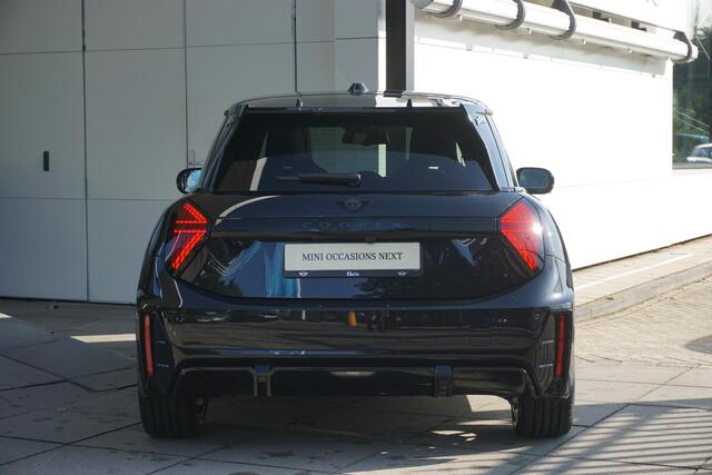 Mini COOPER 3-deurs E John Cooper Works Uitvoering | Pakket XL | 18 inch JCW Lap Spoke 2-tone | Glazen panoramadak | Elektrisch verstelbare stoelen