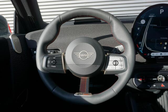 Mini COOPER 3-deurs E John Cooper Works Uitvoering | Pakket XL | 18 inch JCW Lap Spoke 2-tone | Glazen panoramadak | Elektrisch verstelbare stoelen
