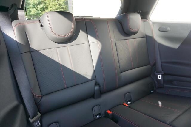 Mini COOPER 3-deurs E John Cooper Works Uitvoering | Pakket XL | 18 inch JCW Lap Spoke 2-tone | Glazen panoramadak | Elektrisch verstelbare stoelen