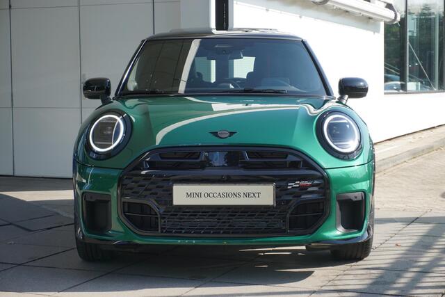 Mini COOPER 3-deurs C John Cooper Works Uitvoering | Pakket XL | 18 inch JCW Lap Spoke 2-tone | Glazen panoramadak | Elektrisch verstelbare stoelen