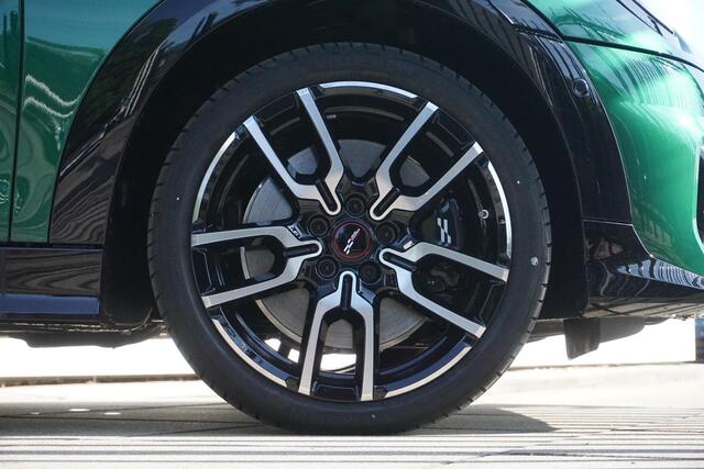 Mini COOPER 3-deurs C John Cooper Works Uitvoering | Pakket XL | 18 inch JCW Lap Spoke 2-tone | Glazen panoramadak | Elektrisch verstelbare stoelen