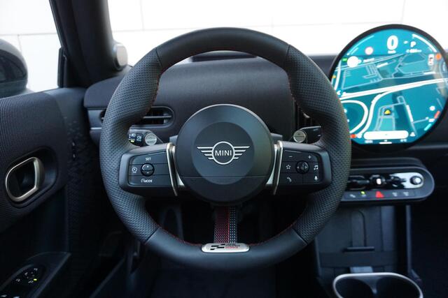 Mini COOPER 3-deurs C John Cooper Works Uitvoering | Pakket XL | 18 inch JCW Lap Spoke 2-tone | Glazen panoramadak | Elektrisch verstelbare stoelen