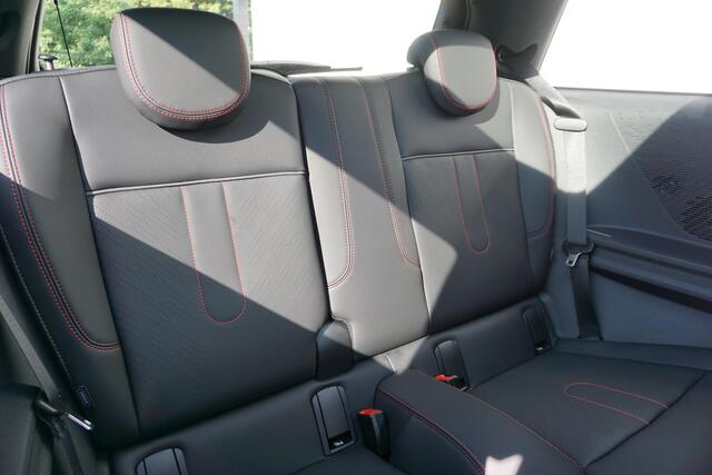 Mini COOPER 3-deurs C John Cooper Works Uitvoering | Pakket XL | 18 inch JCW Lap Spoke 2-tone | Glazen panoramadak | Elektrisch verstelbare stoelen