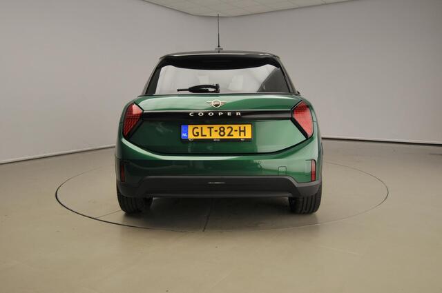 Mini COOPER 5-deurs C Automaat / Pakket M / Panoramadak / JCW stoelen / Head-up / Park assist / Alu wielen 18 inch
