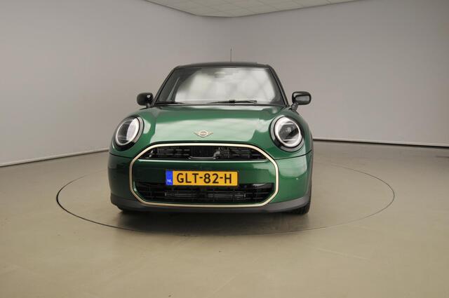 Mini COOPER 5-deurs C Automaat / Pakket M / Panoramadak / JCW stoelen / Head-up / Park assist / Alu wielen 18 inch