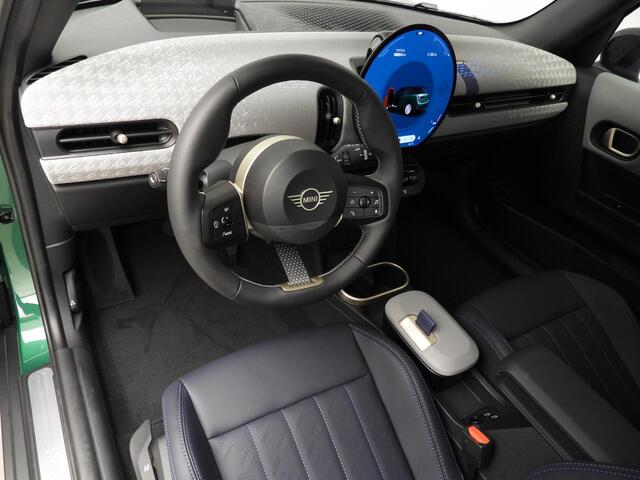 Mini COOPER 5-deurs C Automaat / Pakket M / Panoramadak / JCW stoelen / Head-up / Park assist / Alu wielen 18 inch