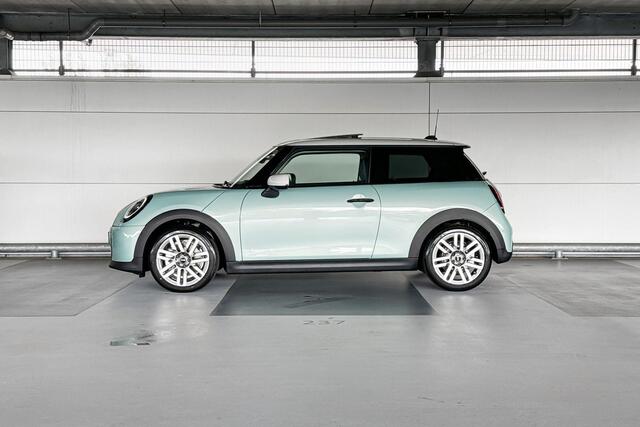 Mini COOPER 3-deurs 1.5 Cooper C John Cooper Works | Pakket M | Dak en spiegelkappen in wit