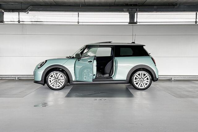 Mini COOPER 3-deurs 1.5 Cooper C John Cooper Works | Pakket M | Dak en spiegelkappen in wit