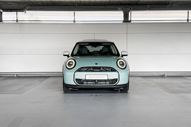 Mini COOPER 3-deurs 1.5 Cooper C John Cooper Works | Pakket M | Dak en spiegelkappen in wit