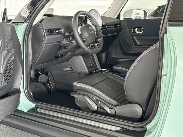 Mini COOPER 3-deurs 1.5 Cooper C John Cooper Works | Pakket M | Dak en spiegelkappen in wit