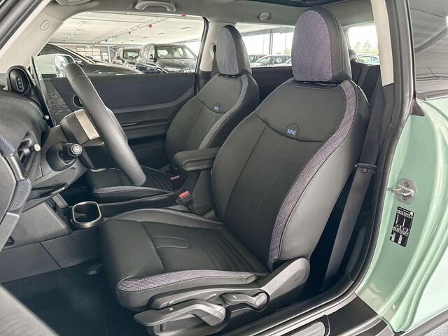 Mini COOPER 3-deurs 1.5 Cooper C John Cooper Works | Pakket M | Dak en spiegelkappen in wit