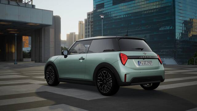 Mini COOPER Hatchback C Automaat / Favoured / Pakket M / 18 inch Night Flash Spoke 2-tone
