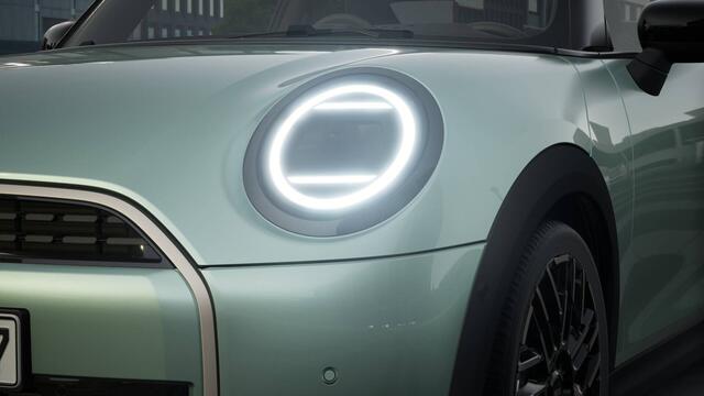Mini COOPER Hatchback C Automaat / Favoured / Pakket M / 18 inch Night Flash Spoke 2-tone