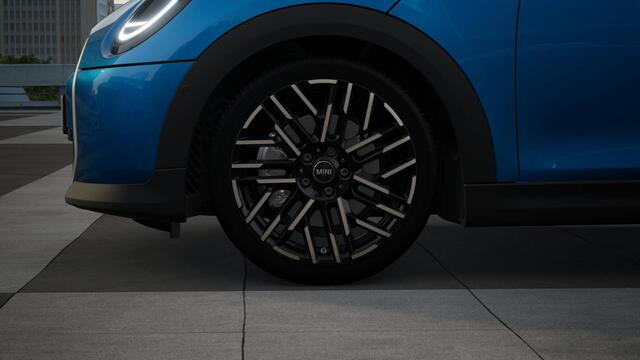 Mini COOPER Hatchback C Automaat / Favoured / Pakket M / 18 inch Night Flash Spoke 2-tone