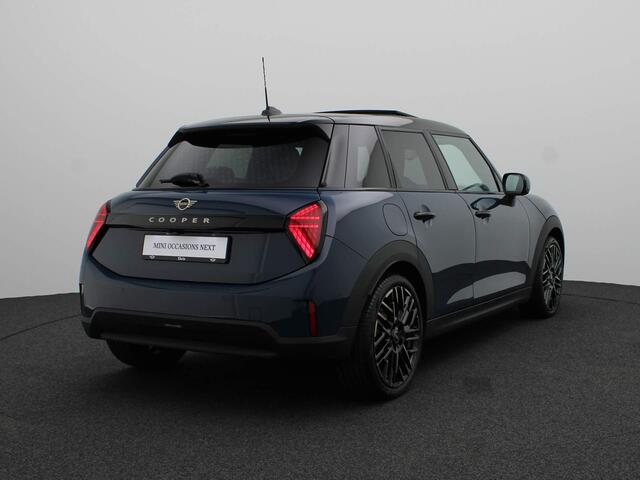 Mini COOPER 5-Deurs C Pakket L + Harman Kardon + Panoramadak + Driving Assistant + Parking Assistant Plus + 18'' + Led