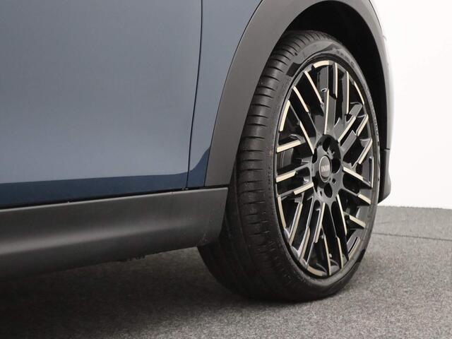 Mini COOPER 5-Deurs C Pakket L + Harman Kardon + Panoramadak + Driving Assistant + Parking Assistant Plus + 18'' + Led