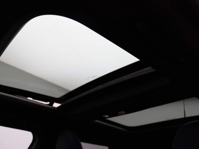Mini COOPER 5-Deurs C Pakket L + Harman Kardon + Panoramadak + Driving Assistant + Parking Assistant Plus + 18'' + Led