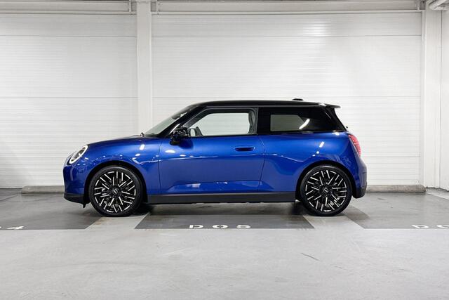 Mini COOPER E | Favoured Uitvoeruing | Pakket M | 18" Night Flash Spoke