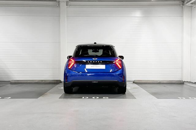 Mini COOPER E | Favoured Uitvoeruing | Pakket M | 18" Night Flash Spoke