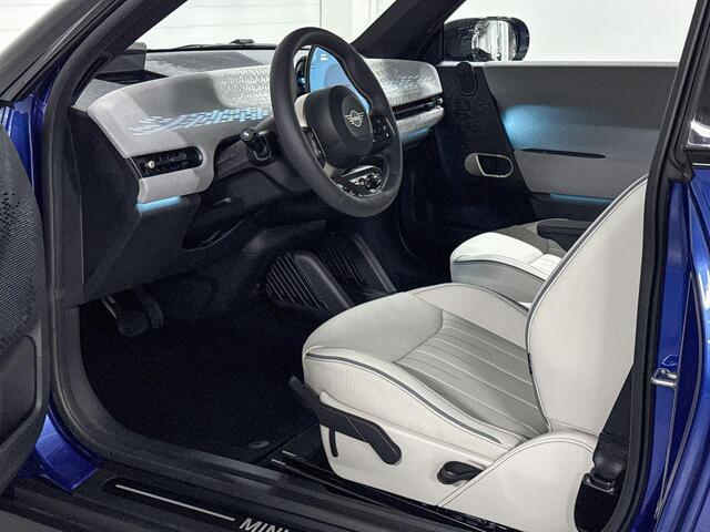 Mini COOPER E | Favoured Uitvoeruing | Pakket M | 18" Night Flash Spoke