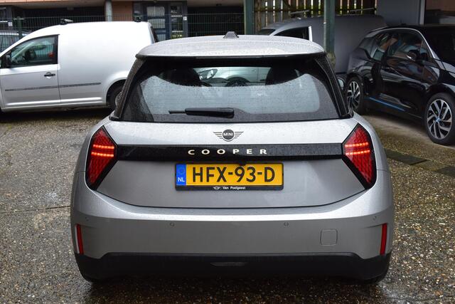 Mini COOPER 2025 E Essential XS 40.7 kWh 2025 NIEUW 36-KM!! 17'inch Volledige BMW dealer garantie