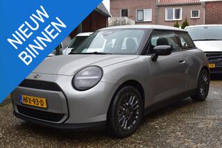 mini-cooper-2025-e-essential-xs-40.