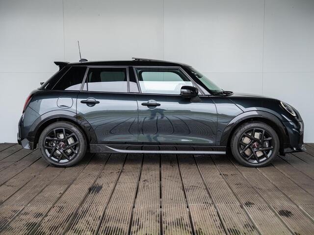 Mini COOPER 5-deurs C John Cooper Works Trim + Package M