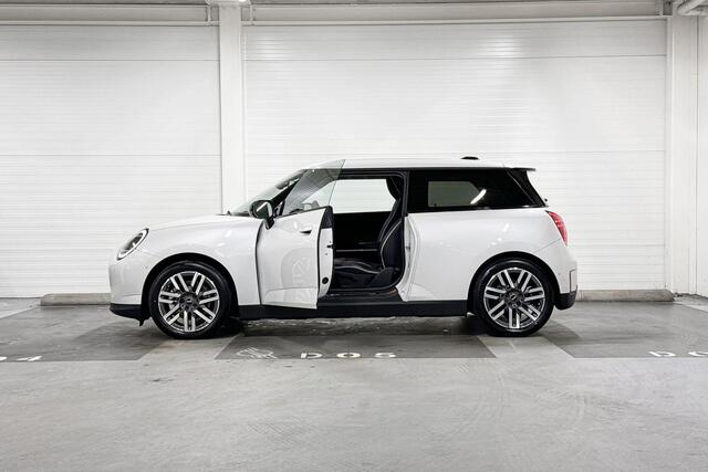 Mini COOPER E | Classic Uitvoering | Pakket L | 17" Parallel Spoke two-tone