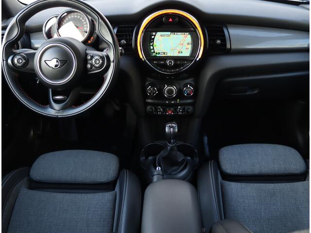 Mini COOPER 1.5 | NL-auto | Navigatie | Apple Carplay | BOVAG-garantie