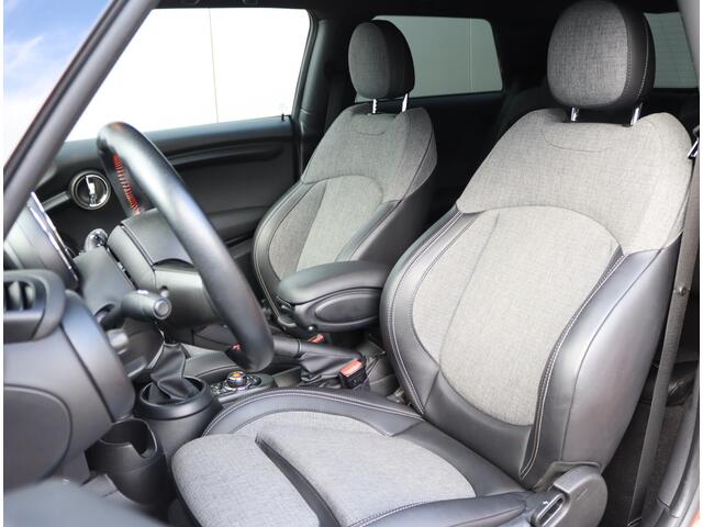 Mini COOPER 1.5 | NL-auto | Navigatie | Apple Carplay | BOVAG-garantie