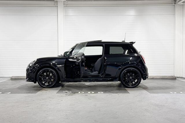Mini COOPER C | John Cooper Works Uitvoering | Pakket M | 18" John Cooper Works Lap Spoke Jet Black