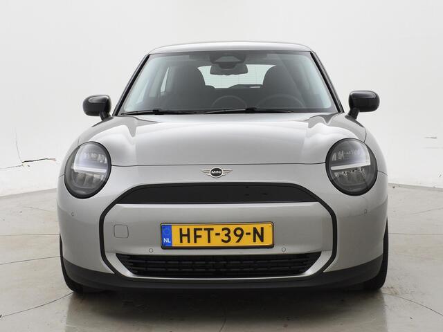 Mini COOPER Mini E ESSENTIAL XS 40.7 kWh + NAVIGATIE | APPLE CARPLAY | LED | CAMERA | 17 INCH LMV