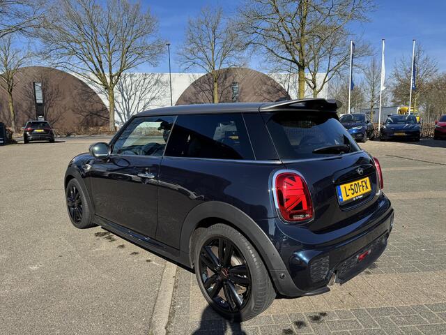 Mini COOPER Mini 1.5 | ORIG. NL. NAP KM. | JCW PACK | STOELVERWARMING | RIJKLAAR INCL. 12 MND. BOVAGGARANTIE