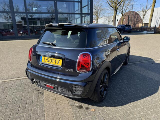 Mini COOPER Mini 1.5 | ORIG. NL. NAP KM. | JCW PACK | STOELVERWARMING | RIJKLAAR INCL. 12 MND. BOVAGGARANTIE