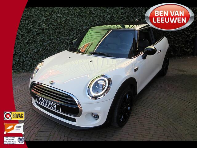 Mini COOPER 1.5 Chili F56 LCI met Leder, LED, DAB, Park ass. en 17"