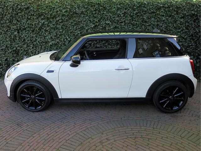Mini COOPER 1.5 Chili F56 LCI met Leder, LED, DAB, Park ass. en 17"